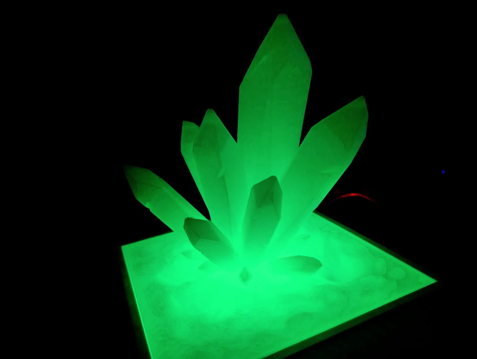 Glow-in-the-dark crystal light after charging