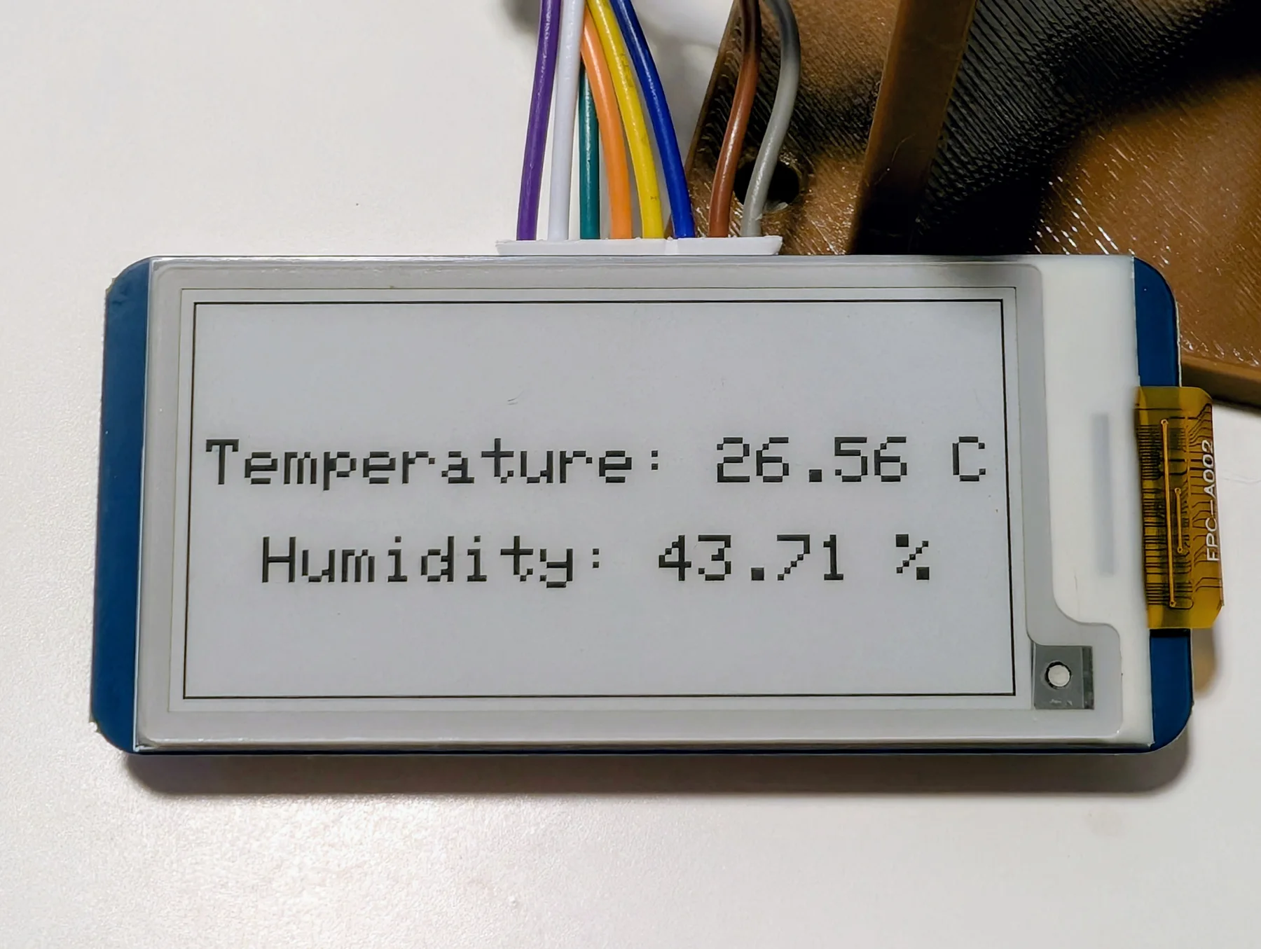 Close-up of the e-paper temperature and humidity display