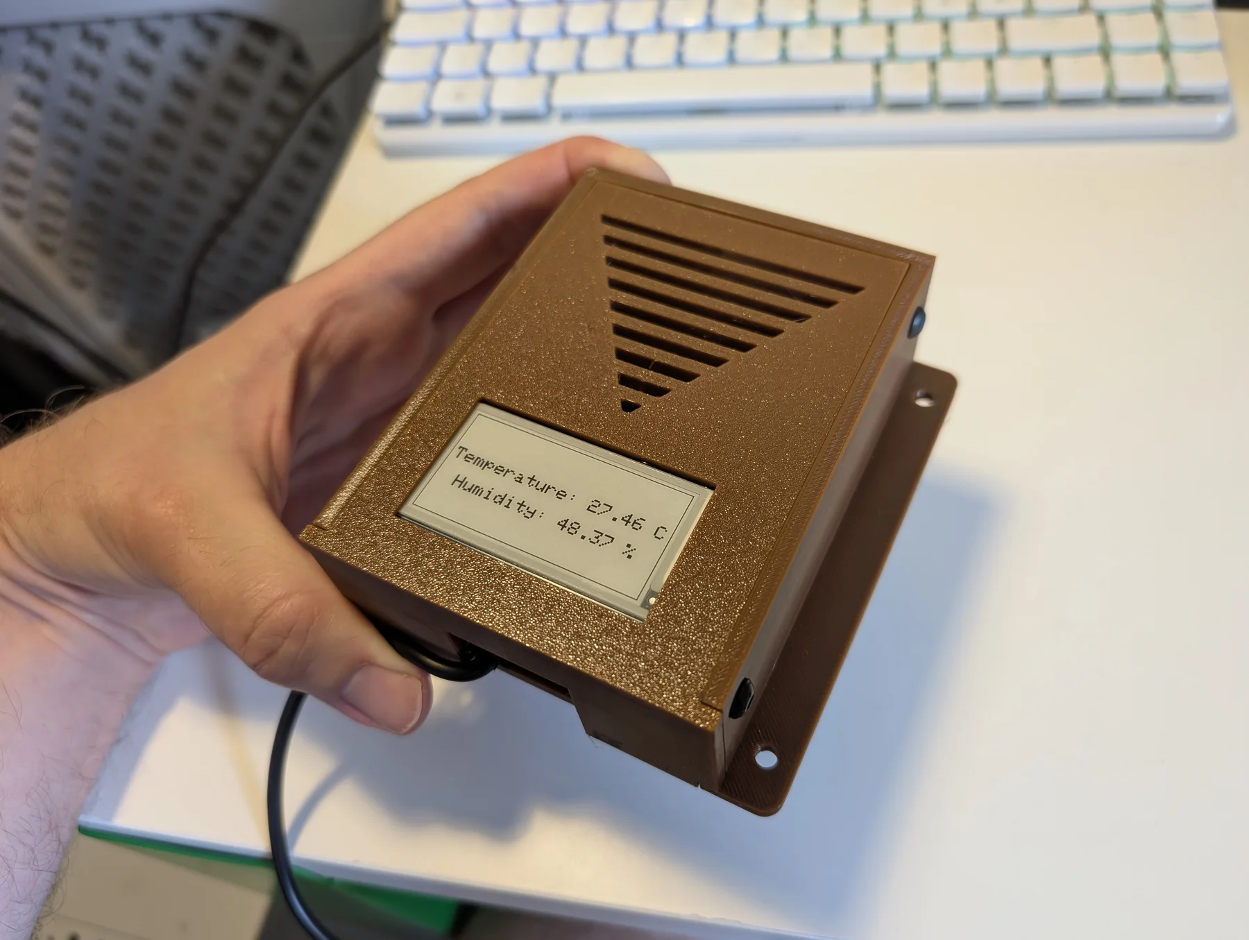 Completed PoE e-paper temperature and humidity sensor