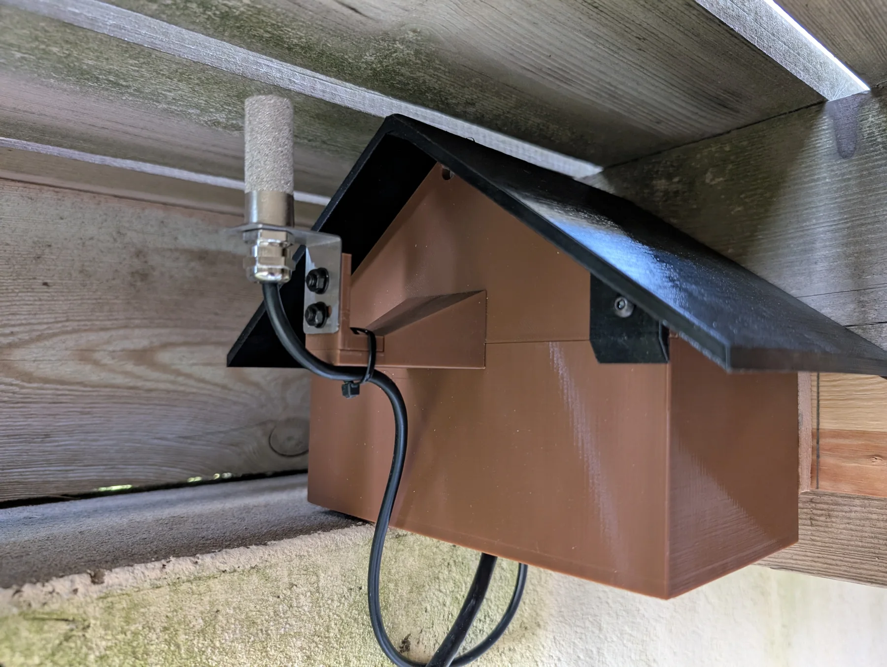 The PETG outdoor sensor house installed under shelter